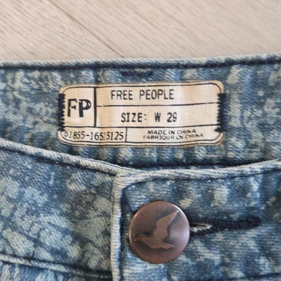 FREE PEOPLE 27 Ankle Zip Feathers Print Skinny Jean Size 29 - Picture 6 of 9